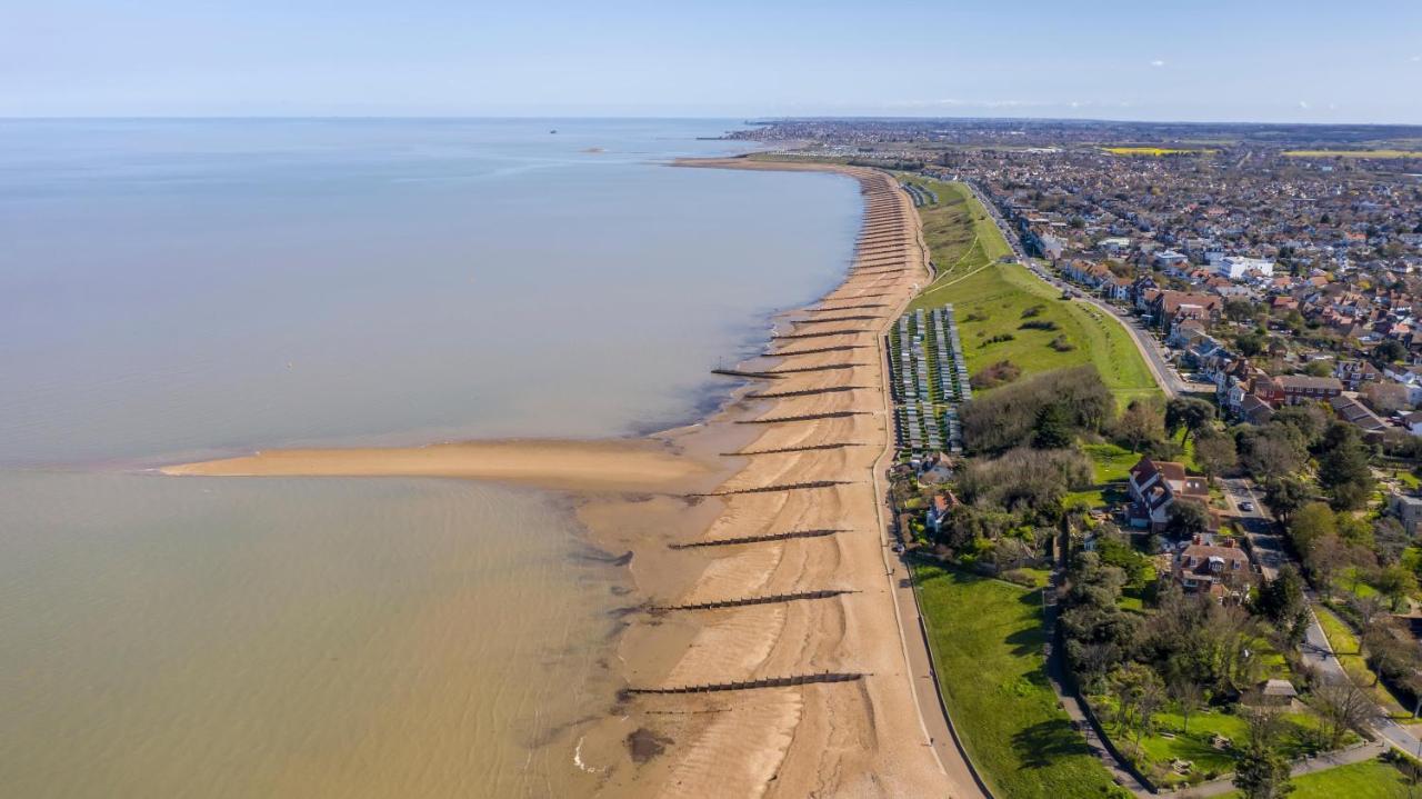 Hotel Lovely 6 Berth Caravan With Decking And Wifi In Kent, Ref 47017C Whitstable Zewnętrze zdjęcie