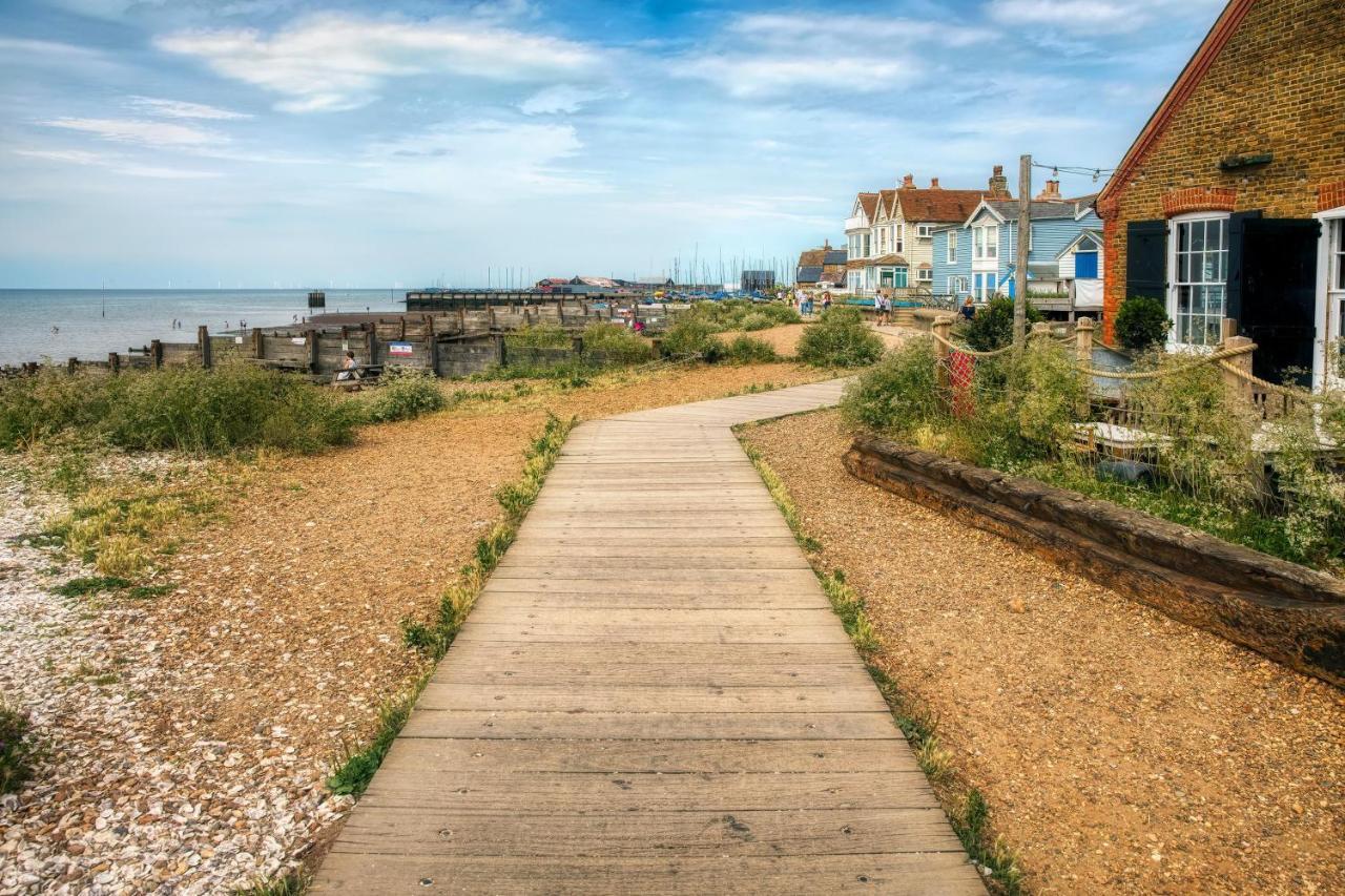 Hotel Lovely 6 Berth Caravan With Decking And Wifi In Kent, Ref 47017C Whitstable Zewnętrze zdjęcie