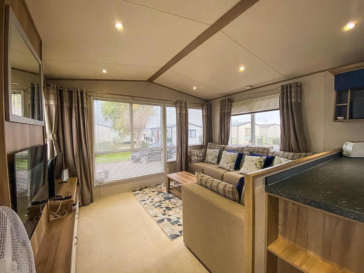 Hotel Lovely 6 Berth Caravan With Decking And Wifi In Kent, Ref 47017C Whitstable Zewnętrze zdjęcie