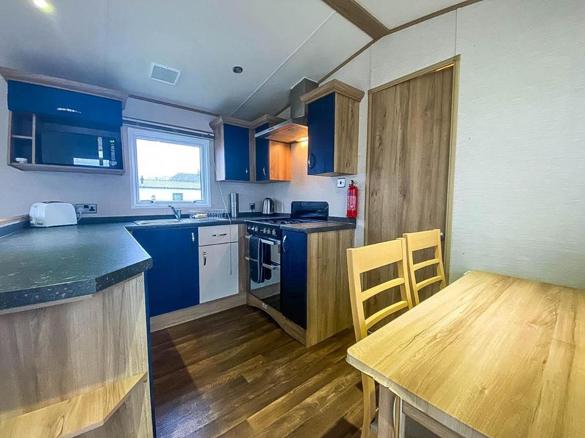 Hotel Lovely 6 Berth Caravan With Decking And Wifi In Kent, Ref 47017C Whitstable Zewnętrze zdjęcie
