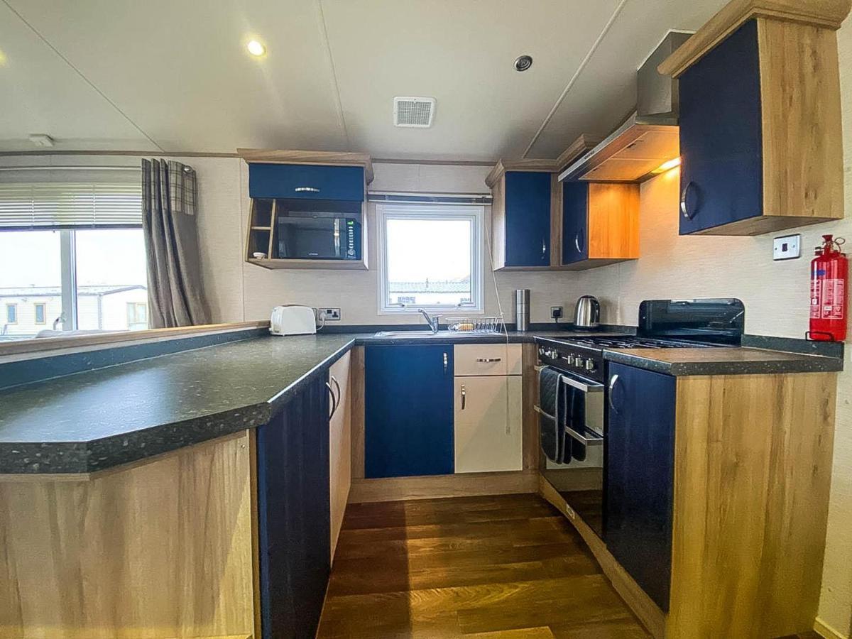Hotel Lovely 6 Berth Caravan With Decking And Wifi In Kent, Ref 47017C Whitstable Zewnętrze zdjęcie