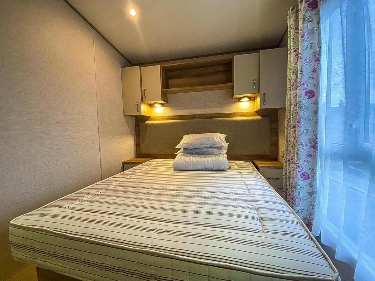 Hotel Lovely 6 Berth Caravan With Decking And Wifi In Kent, Ref 47017C Whitstable Zewnętrze zdjęcie