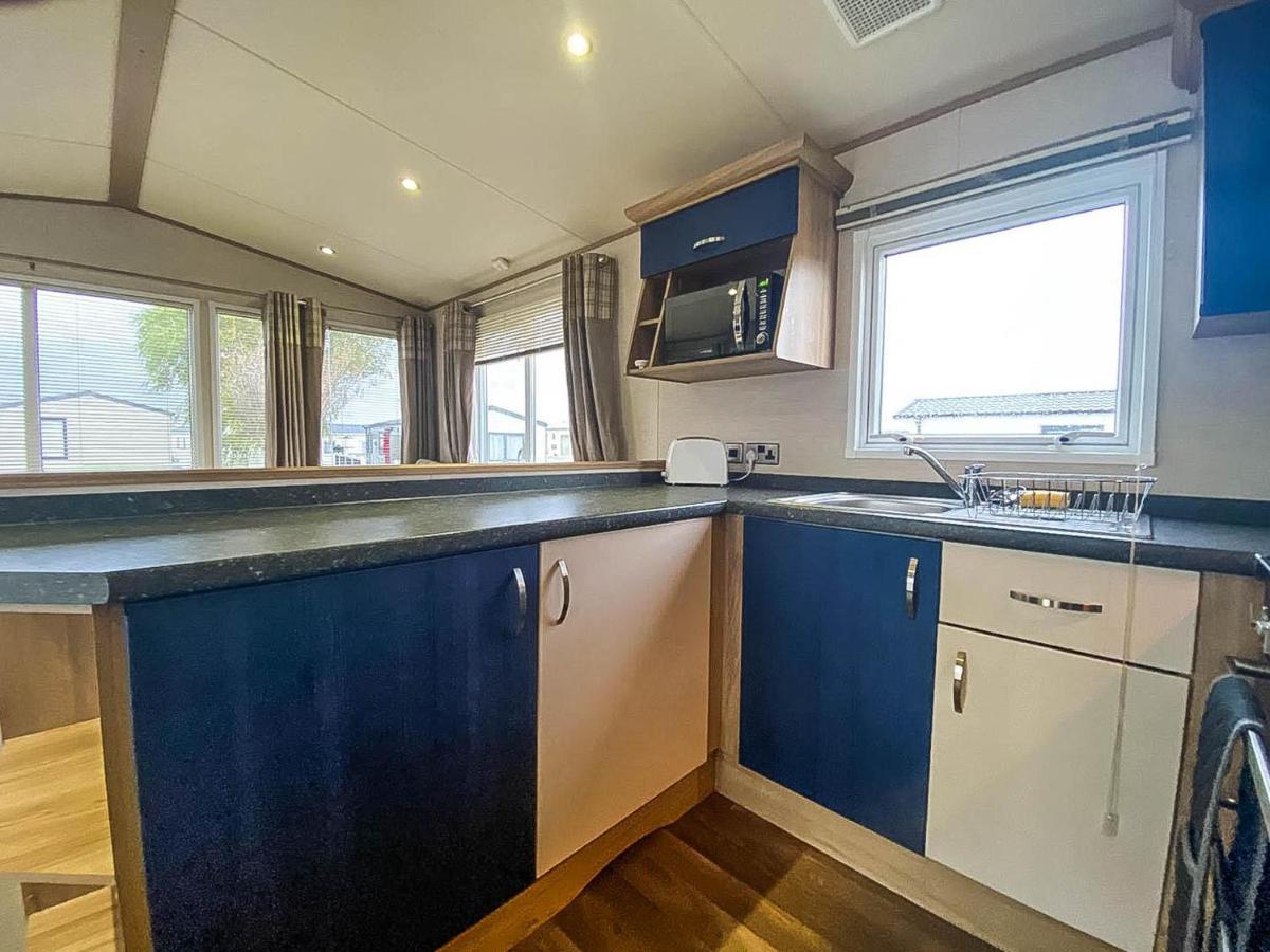 Hotel Lovely 6 Berth Caravan With Decking And Wifi In Kent, Ref 47017C Whitstable Zewnętrze zdjęcie