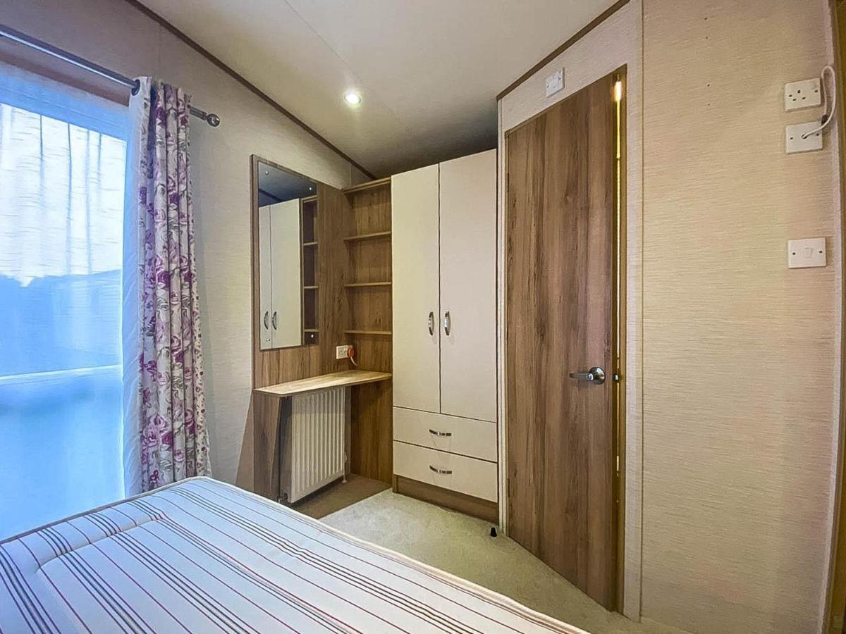 Hotel Lovely 6 Berth Caravan With Decking And Wifi In Kent, Ref 47017C Whitstable Zewnętrze zdjęcie