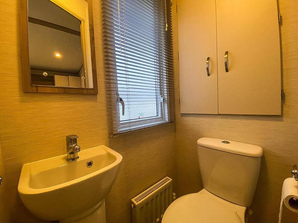 Hotel Lovely 6 Berth Caravan With Decking And Wifi In Kent, Ref 47017C Whitstable Zewnętrze zdjęcie