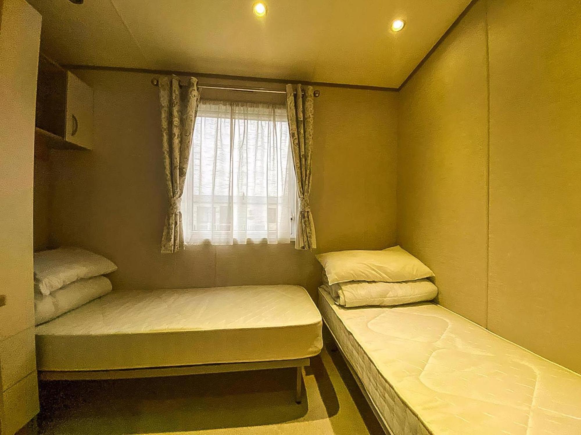 Hotel Lovely 6 Berth Caravan With Decking And Wifi In Kent, Ref 47017C Whitstable Zewnętrze zdjęcie