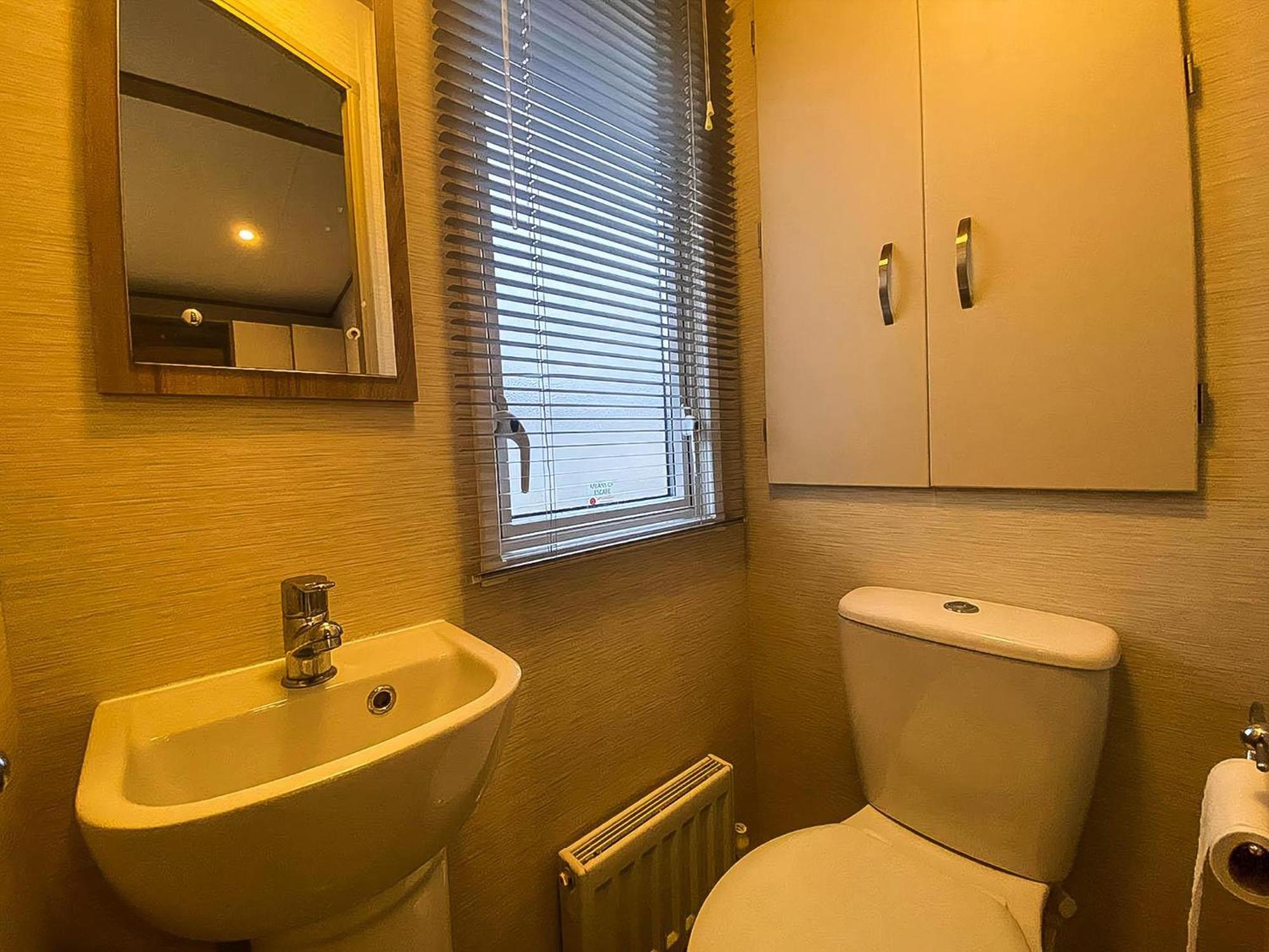 Hotel Lovely 6 Berth Caravan With Decking And Wifi In Kent, Ref 47017C Whitstable Zewnętrze zdjęcie