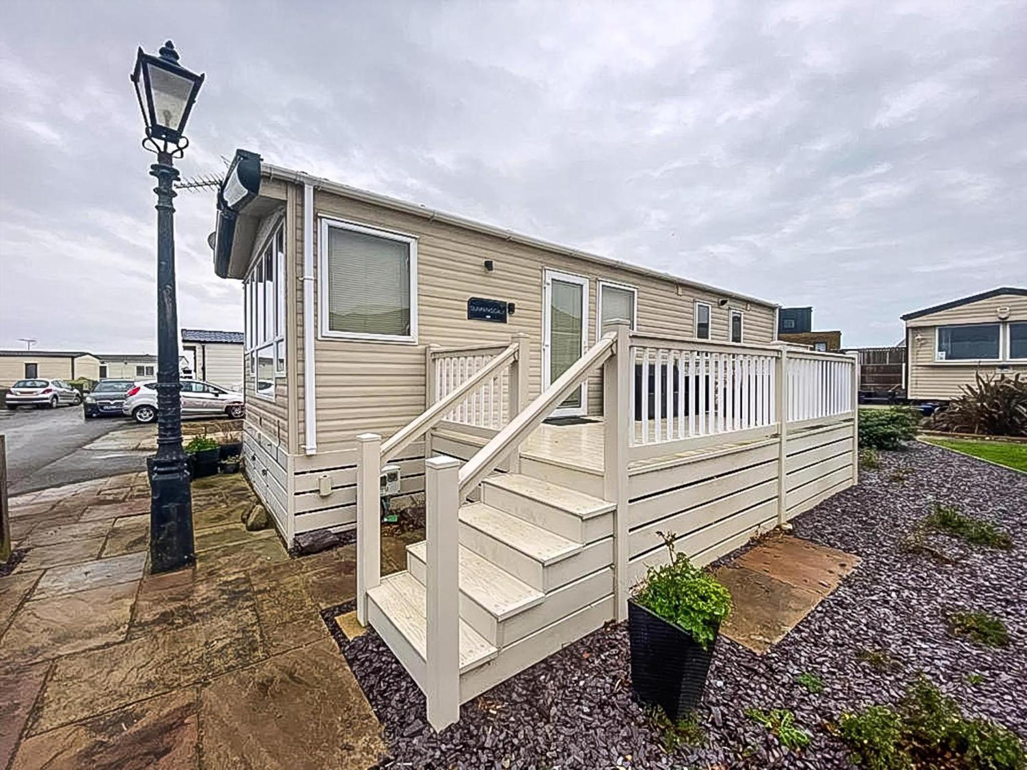 Hotel Lovely 6 Berth Caravan With Decking And Wifi In Kent, Ref 47017C Whitstable Zewnętrze zdjęcie