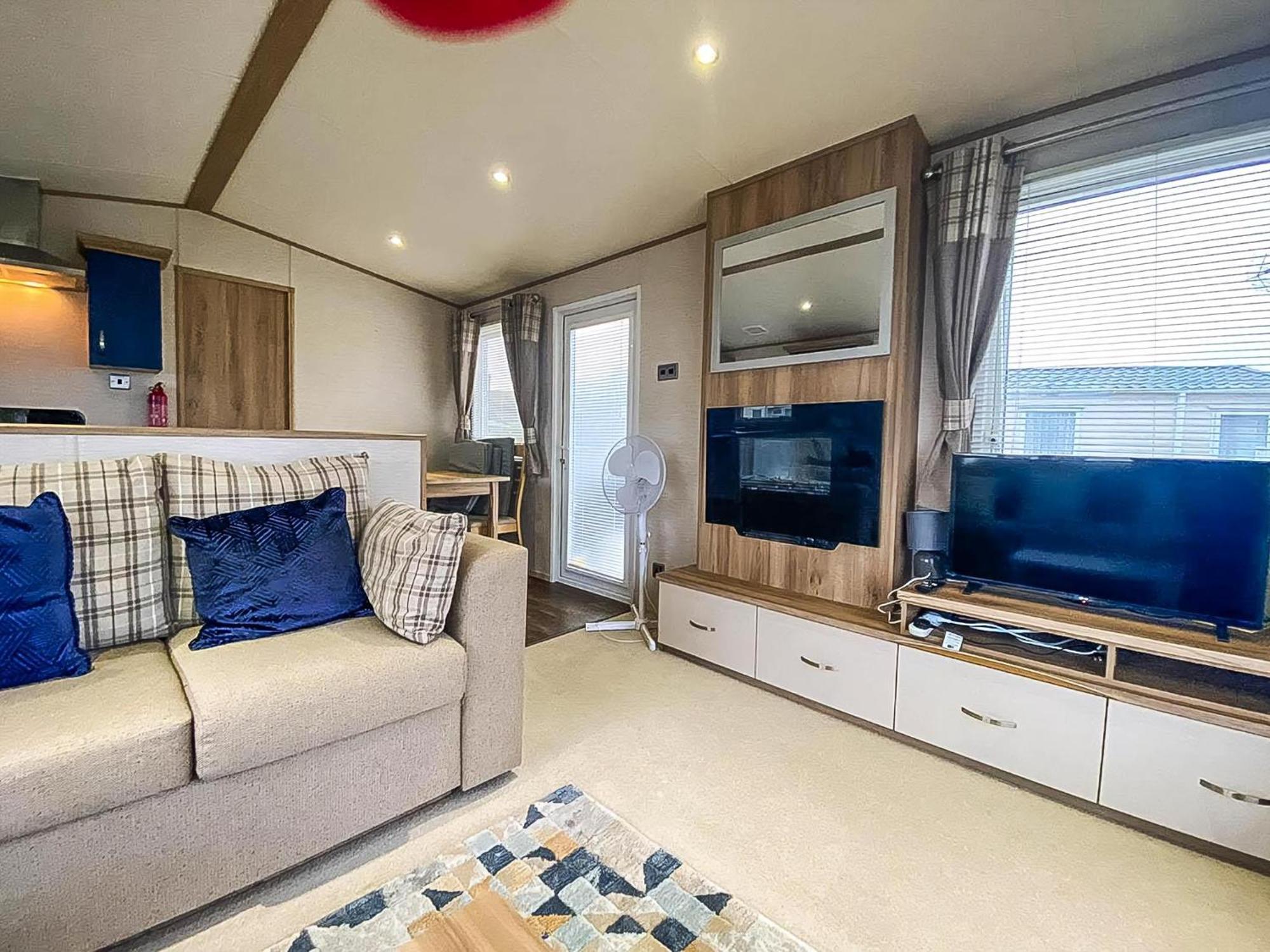 Hotel Lovely 6 Berth Caravan With Decking And Wifi In Kent, Ref 47017C Whitstable Zewnętrze zdjęcie