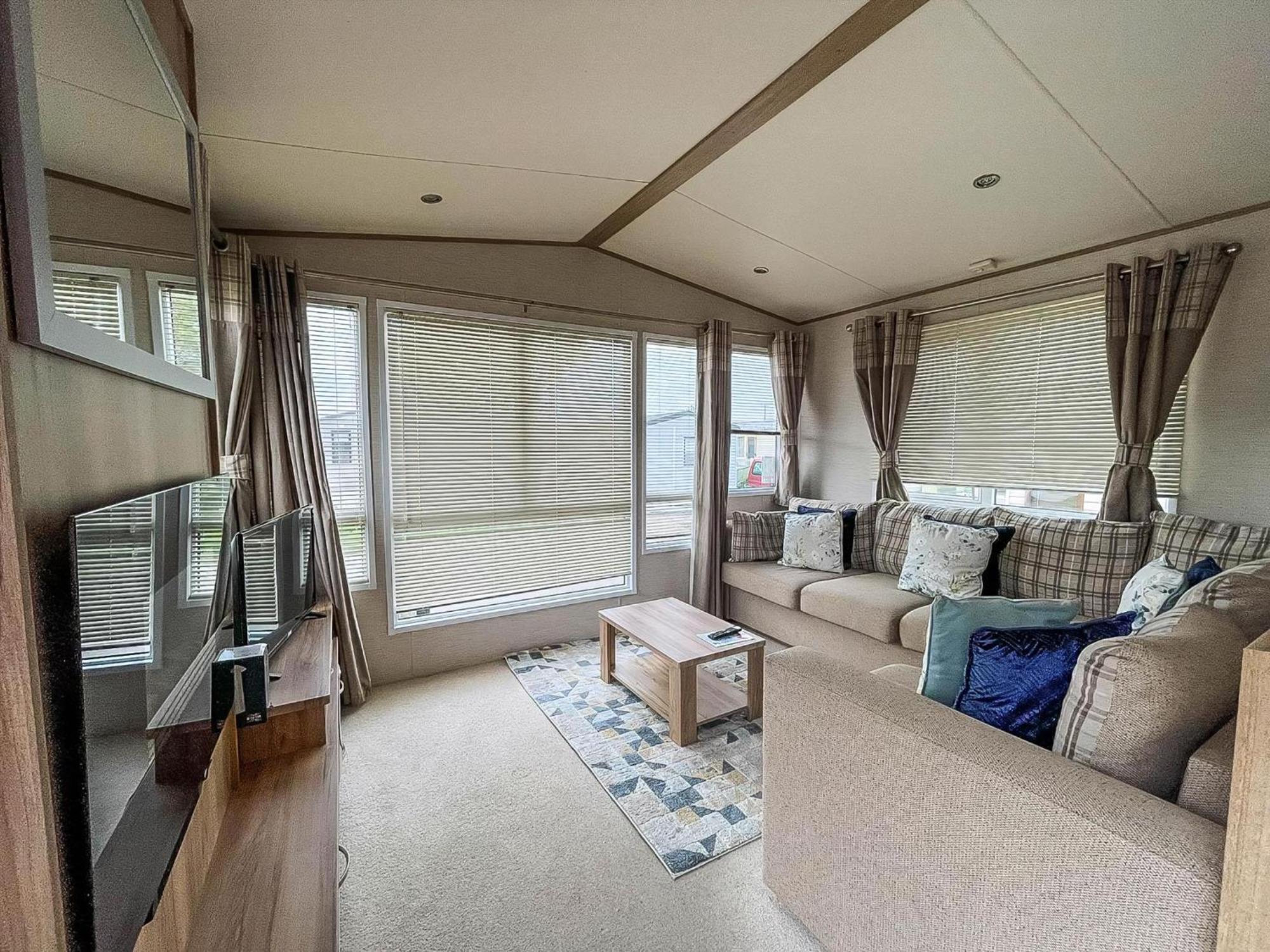 Hotel Lovely 6 Berth Caravan With Decking And Wifi In Kent, Ref 47017C Whitstable Zewnętrze zdjęcie
