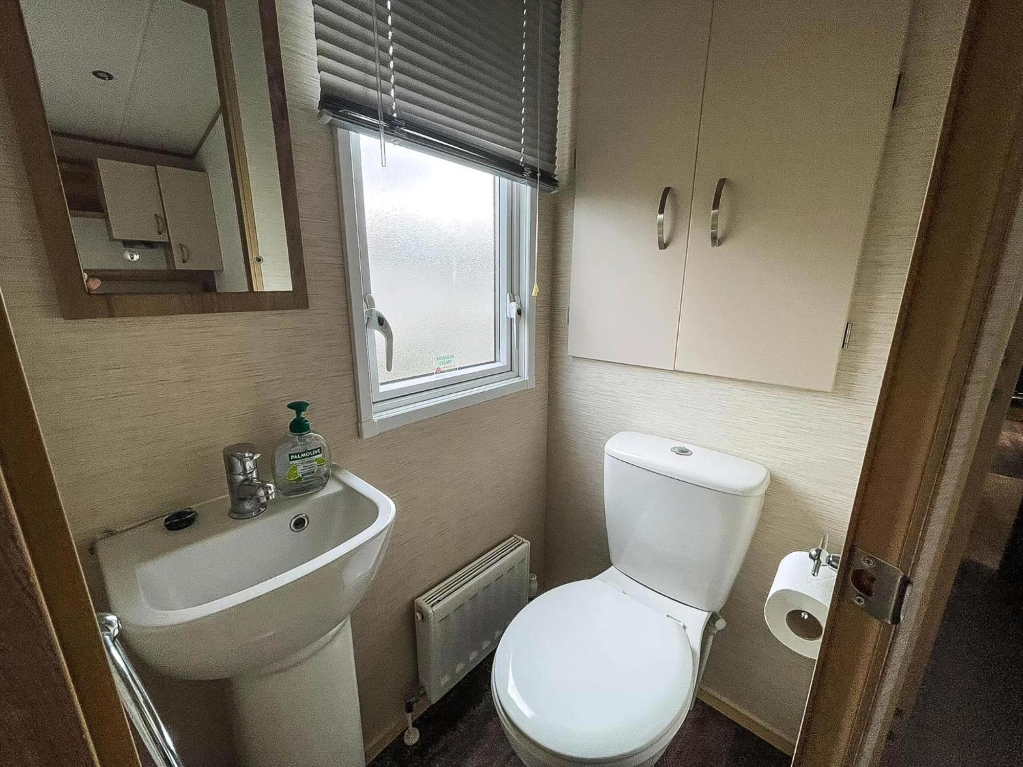 Hotel Lovely 6 Berth Caravan With Decking And Wifi In Kent, Ref 47017C Whitstable Zewnętrze zdjęcie