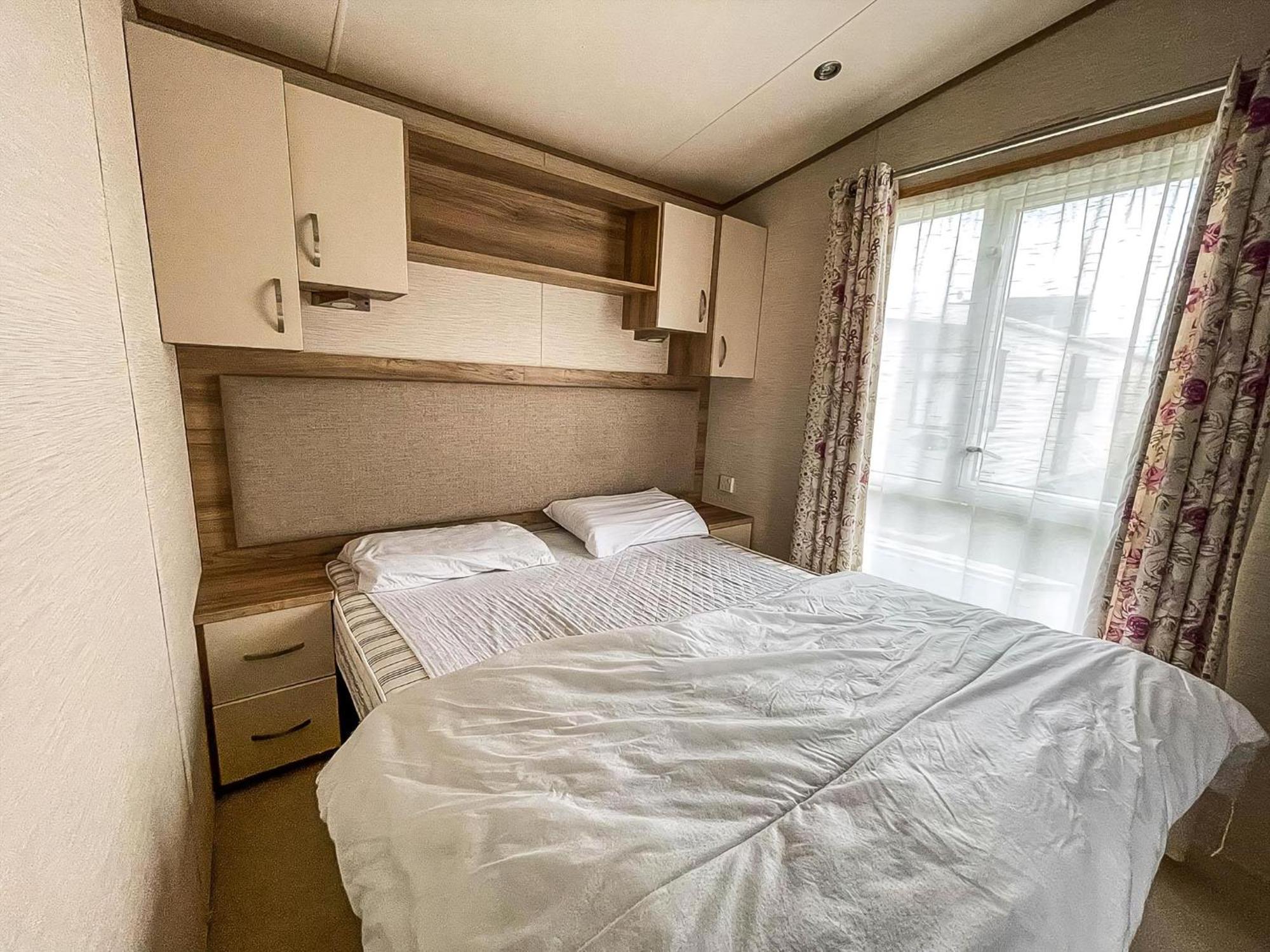 Hotel Lovely 6 Berth Caravan With Decking And Wifi In Kent, Ref 47017C Whitstable Zewnętrze zdjęcie